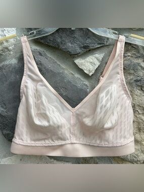 Wacoal Elevated Allure Wire Free Bra 852336 Size 36D Nude Unpadded Support